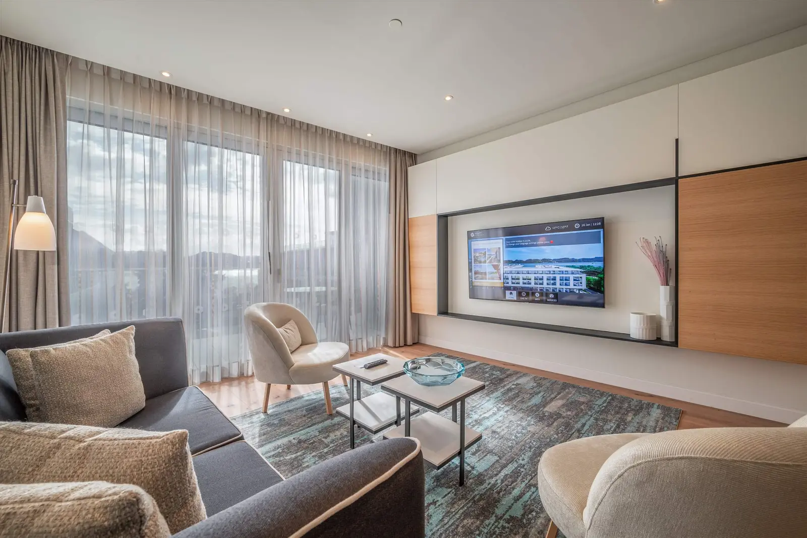 Luxurious Skyline View Apartments in Downtown