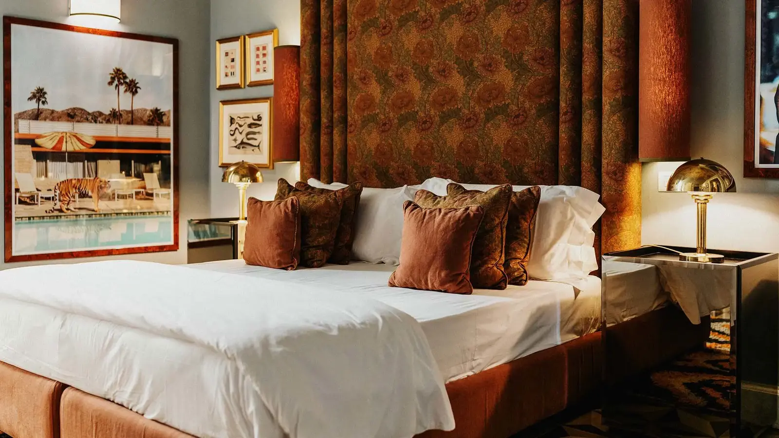 Luxurious Skyline View Apartments in Downtown