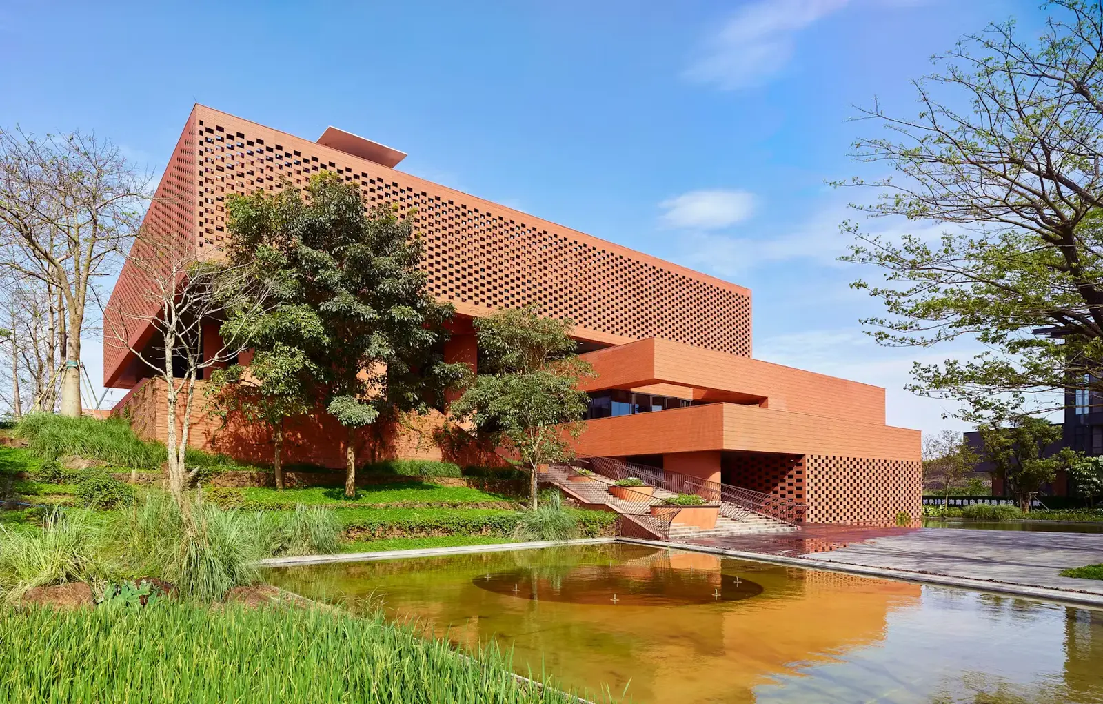 Innovative City Hall with Open Spaces