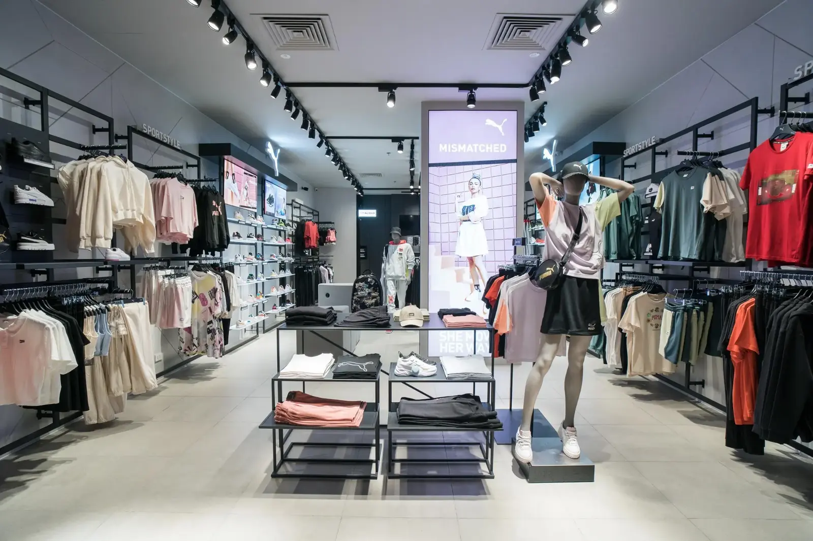 Yoğun Bir Alanda Kiralık Ana Perakende Lokasyonu