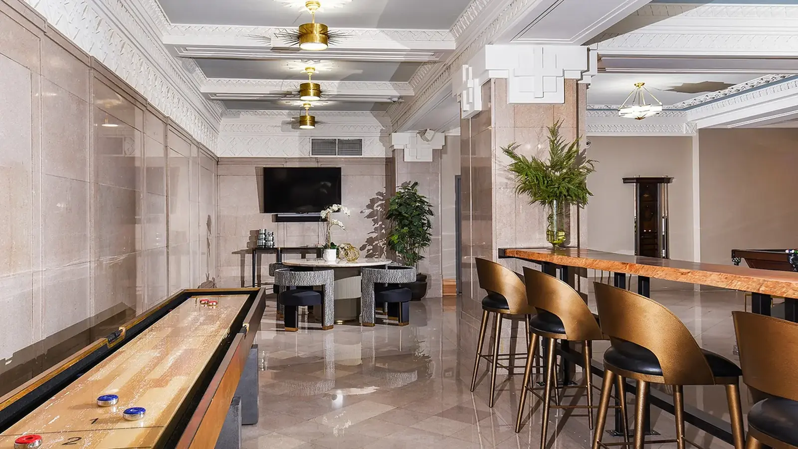 Stylish Downtown Studio Apartments with Amenities