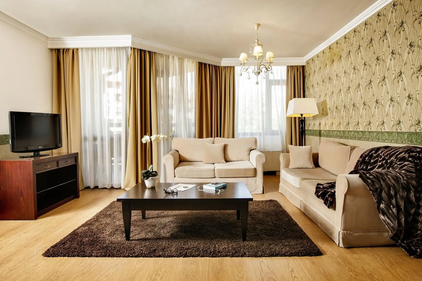 Luxury Mountain Resort with Year-Round Activities