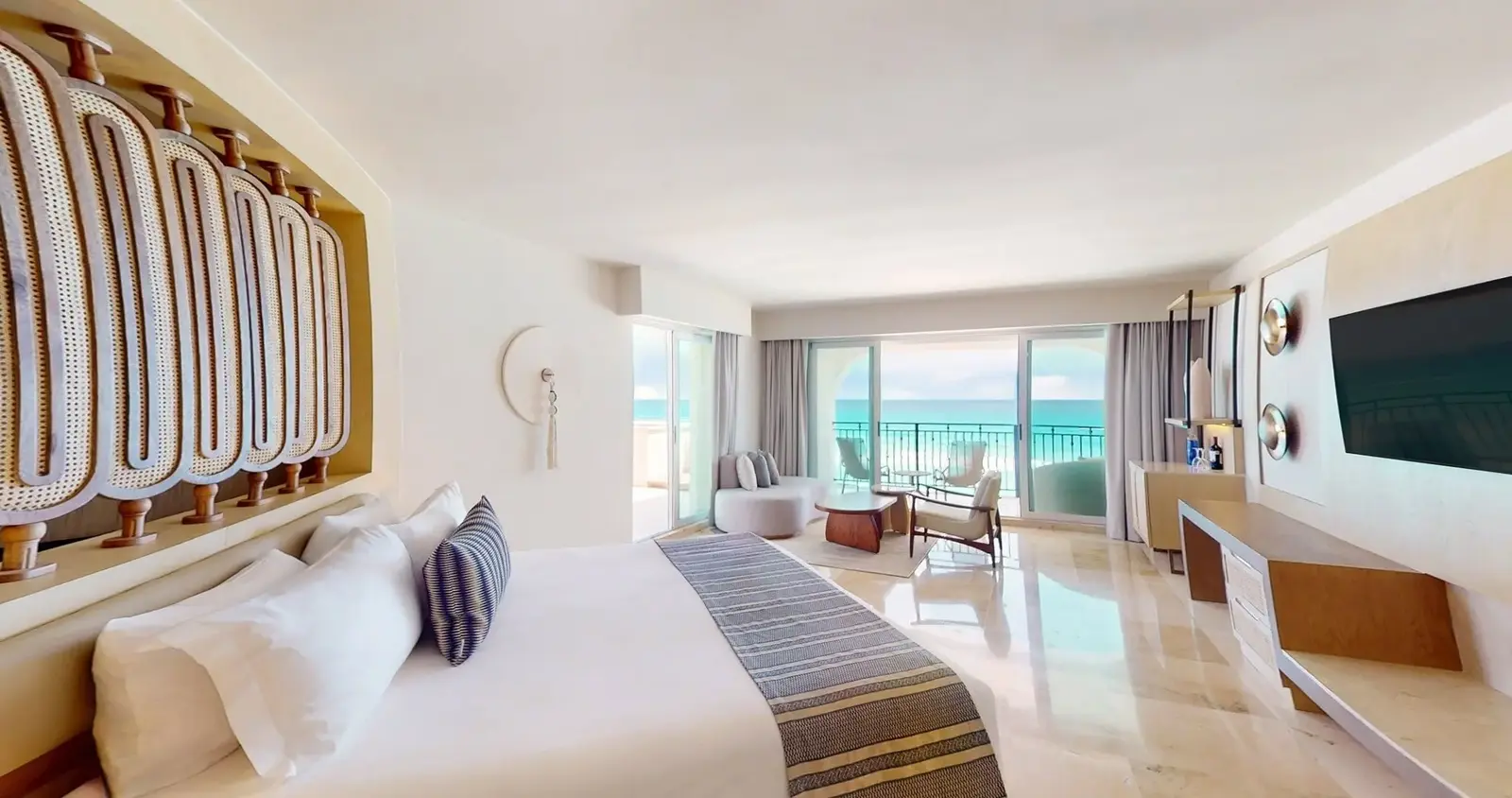 Grand Royal Hotel with Five-Star Amenities