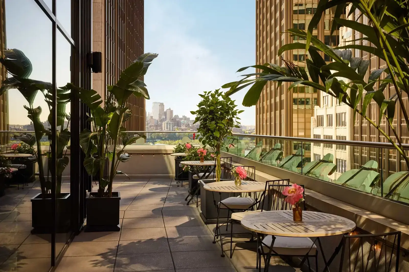 Luxury Urban Hotel with Rooftop Bar