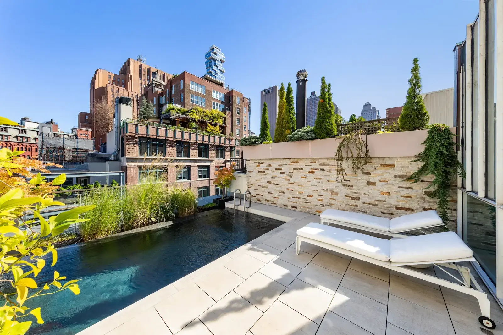 Modern Urban Townhouse with Rooftop Terrace