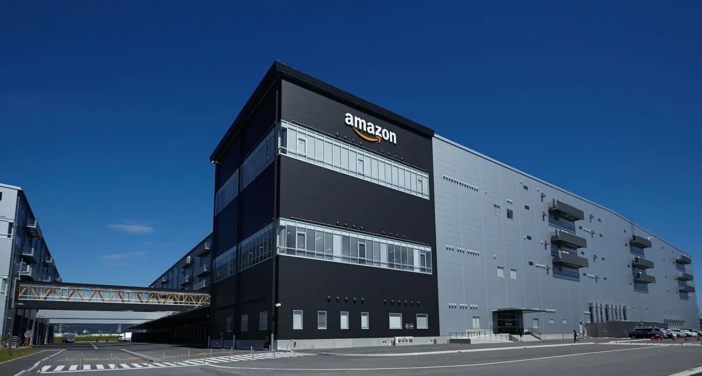 Large Distribution Center Workplace with Easy Access