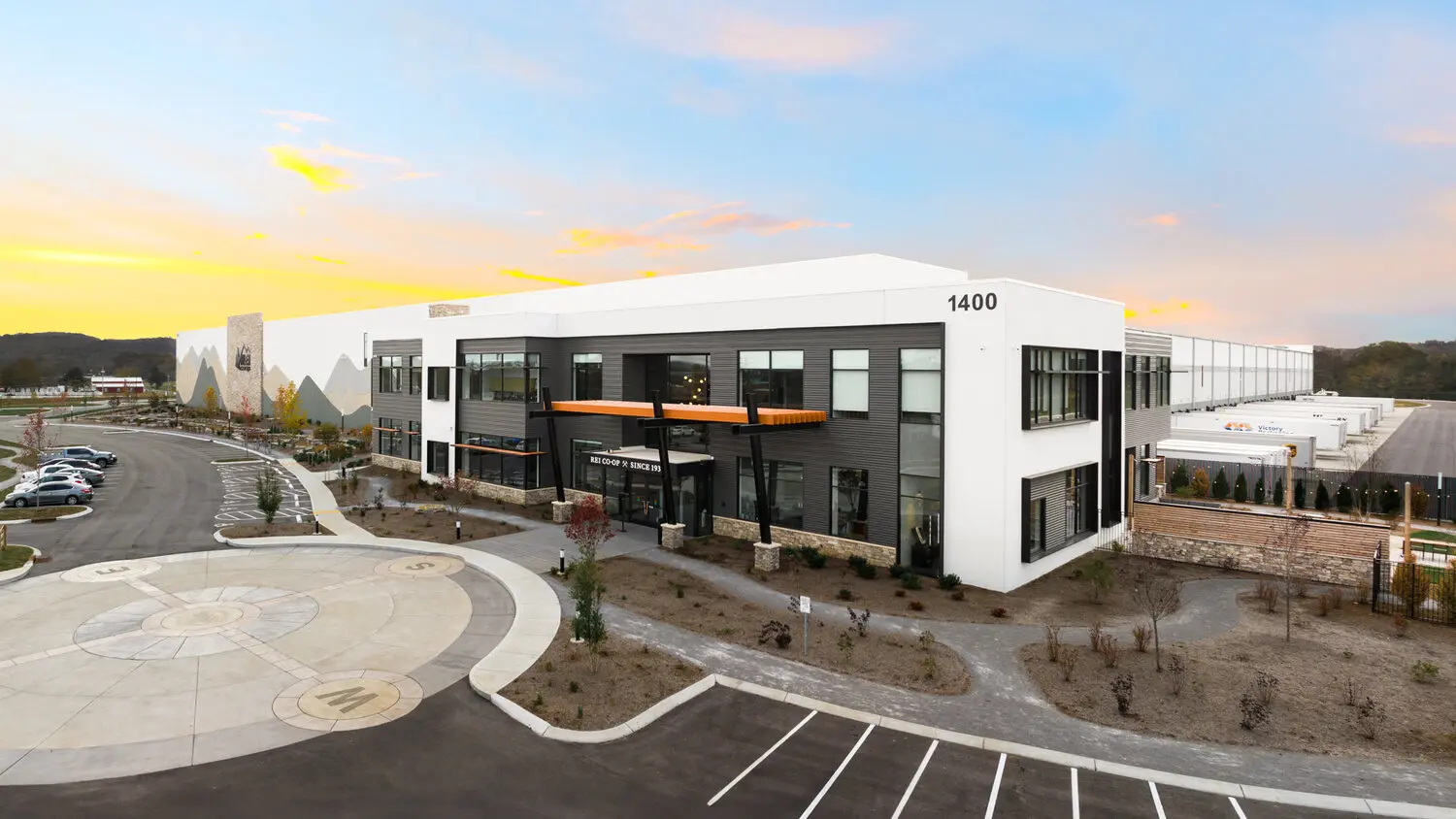 Efficient Logistics Warehouse with High Ceilings